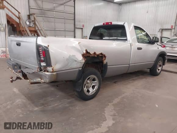 2002 Dodge 1500 z VIN 1D7HA16N52J256145, wystawiony jako IAAI lot #42206665 z przebiegiem 144 293 mil mil oraz . Historia ofert i sprzedaży dostępna na DreamBid. Obrazek 4.