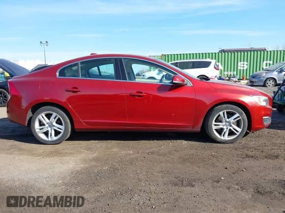 2015 Volvo S60 T5 Premier с VIN YV1612TB3F1309765, выставлен на аукционе IAAI как лот 42108221 с пробегом 103 874 миль миль и . История ставок и продаж доступна на DreamBid. Изображение 13.