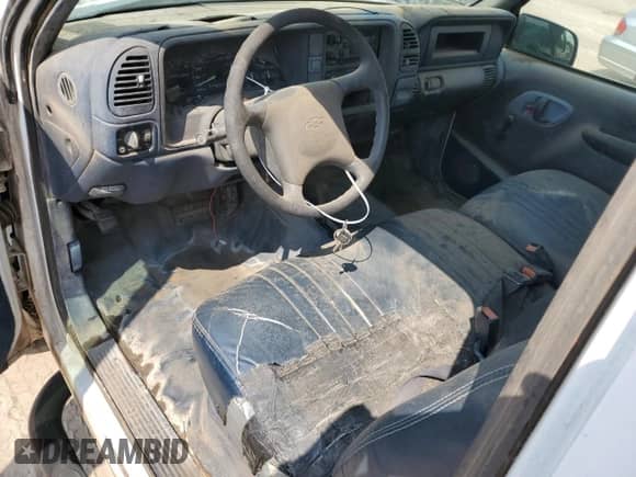 1998 Chevrolet Silverado 2500 с VIN 1GCGK29R5WE142409, выставлен на аукционе Copart как лот 66826934 с пробегом 130 082 миль миль и Чистый • Clean title. История ставок и продаж доступна на DreamBid. Изображение 8.