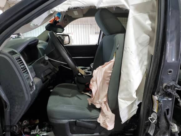 2016 Ram 1500 Express z VIN 3C6RR7KT9GG308021, wystawiony jako Copart lot #54120425 z przebiegiem Nie podano mil oraz Szkoda całkowita • Salvage title. Historia ofert i sprzedaży dostępna na DreamBid. Obrazek 7.