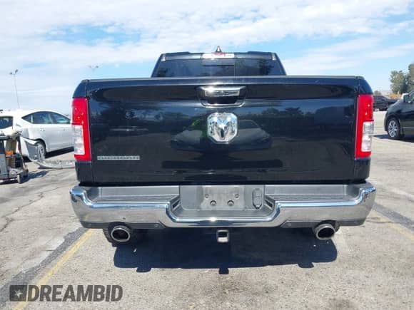 2020 Ram 1500 Big Horn z VIN 1C6RREBT2LN259296, wystawiony jako IAAI lot #42627297 z przebiegiem 90 696 mil mil oraz . Historia ofert i sprzedaży dostępna na DreamBid. Obrazek 17.