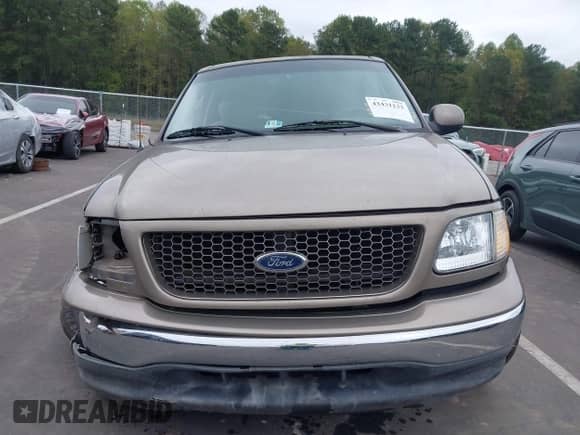 2003 Ford F-150 XLT z VIN 1FTRW07633KD34029, wystawiony jako IAAI lot #43431133 z przebiegiem 233 957 mil mil oraz . Historia ofert i sprzedaży dostępna na DreamBid. Obrazek 12.