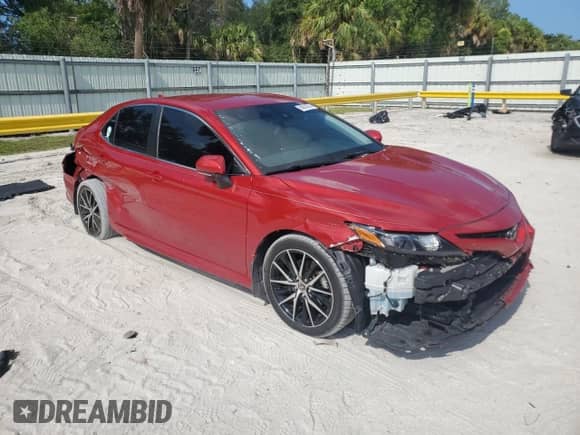 2023 Toyota Camry SE z VIN 4T1G11AK7PU120197, wystawiony jako Copart lot #69823055 z przebiegiem 55 573 mil mil oraz Szkoda całkowita • Salvage title. Historia ofert i sprzedaży dostępna na DreamBid. Obrazek 4.