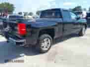 2017 Chevrolet Silverado 1500 LT z VIN 1GCVKRECXHZ401134, wystawiony jako IAAI lot #42974829 z przebiegiem 107 239 mil mil oraz . Historia ofert i sprzedaży dostępna na DreamBid. Obrazek 4.