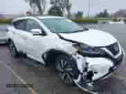 2024 Nissan Murano SL z VIN 5N1AZ2CJ1RC125963, wystawiony jako IAAI lot #41809276 z przebiegiem 4 626 mil mil oraz . Historia ofert i sprzedaży dostępna na DreamBid. Obrazek 1.