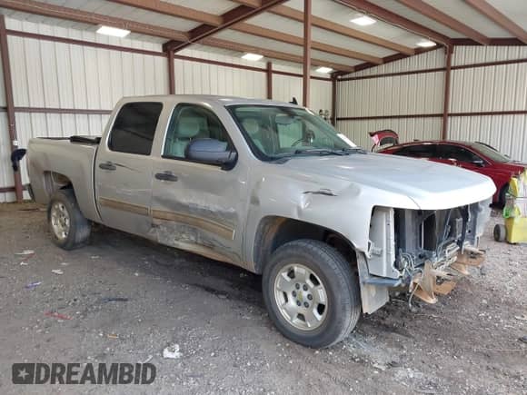 2011 Chevrolet Silverado 1500 LT z VIN 3GCPCSE09BG376866, wystawiony jako IAAI lot #42879597 z przebiegiem 151 988 mil mil oraz . Historia ofert i sprzedaży dostępna na DreamBid. Obrazek 1.