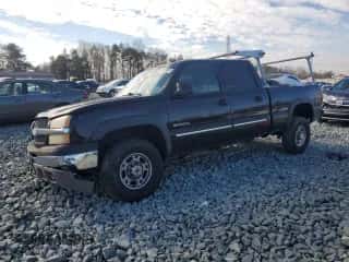 2003 Chevrolet Silverado 1500HD LT z VIN 1GCGK13U83F196994, wystawiony jako Copart lot #77378664 z przebiegiem 317 003 mil mil oraz Szkoda całkowita • Salvage title. Historia ofert i sprzedaży dostępna na DreamBid. Obrazek 1.
