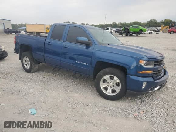 2018 Chevrolet Silverado 1500 LT z VIN 1GCVKREC4JZ215756, wystawiony jako Copart lot #70937845 z przebiegiem Nie podano mil oraz Szkoda całkowita • Salvage title. Historia ofert i sprzedaży dostępna na DreamBid. Obrazek 4.