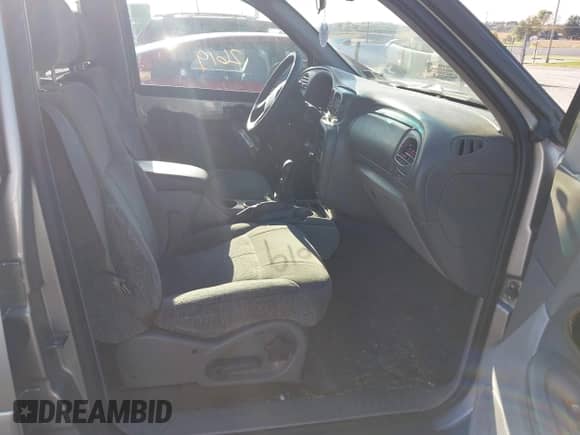 2002 Chevrolet TrailBlazer LTZ z VIN 1GNDT13S522161051, wystawiony jako IAAI lot #43512619 z przebiegiem 203 376 mil mil oraz . Historia ofert i sprzedaży dostępna na DreamBid. Obrazek 5.