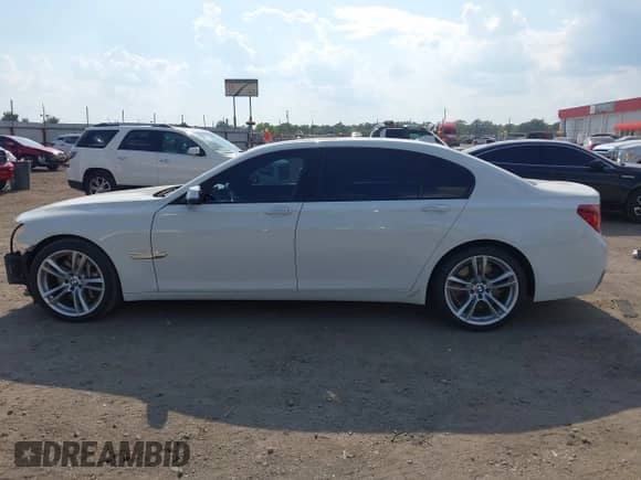 2015 BMW 7 Series 750Li с VIN WBAYE8C53FD781301, выставлен на аукционе IAAI как лот 42997705 с пробегом 159 173 миль миль и . История ставок и продаж доступна на DreamBid. Изображение 14.