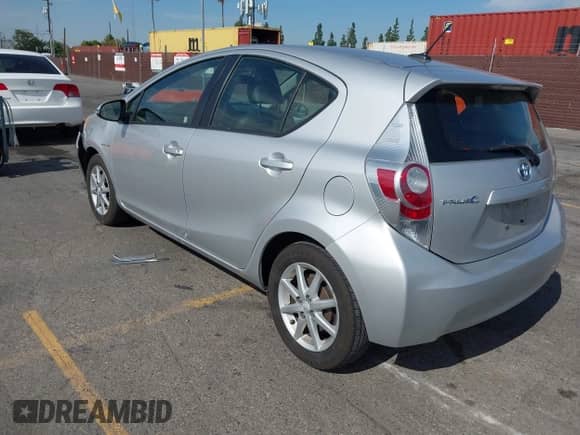 2014 Toyota Prius One z VIN JTDKDTB39E1059717, wystawiony jako IAAI lot #43503866 z przebiegiem 132 202 mil mil oraz . Historia ofert i sprzedaży dostępna na DreamBid. Obrazek 3.