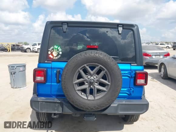 2024 Jeep Wrangler Sport S с VIN 1C4PJXDG4RW226385, выставлен на аукционе IAAI как лот 43088443 с пробегом 36 172 миль миль и . История ставок и продаж доступна на DreamBid. Изображение 17.