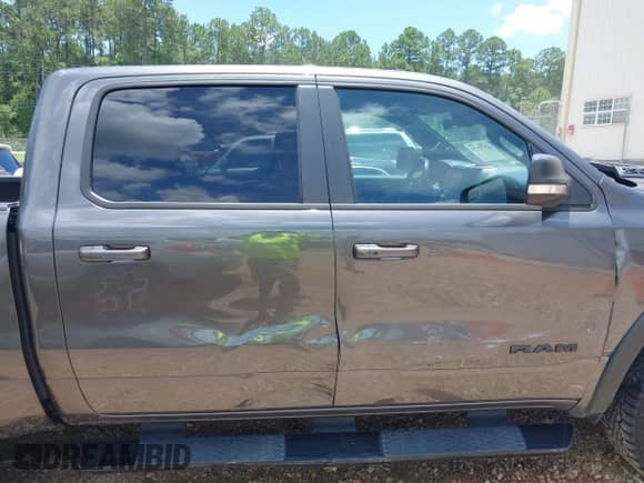 2022 Ram 1500 Rebel z VIN 1C6SRFLT3NN282689, wystawiony jako IAAI lot #42472175 z przebiegiem 58 163 mil mil oraz . Historia ofert i sprzedaży dostępna na DreamBid. Obrazek 13.