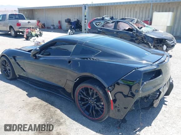 2014 Chevrolet Corvette Z51 3LT with VIN 1G1YM2D76E5105249, listed as a IAAI auction lot 42374805 with 60,472 mi miles and . Bid and sale history available at DreamBid. Image 3.