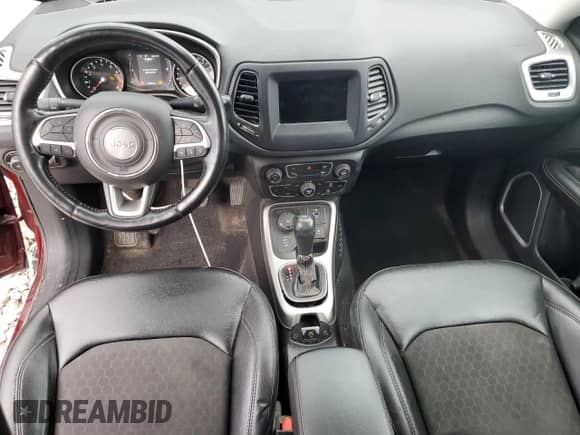 2020 Jeep Compass Latitude z VIN 3C4NJDBB1LT240917, wystawiony jako Copart lot #85281515 z przebiegiem 73 386 mil mil oraz Szkoda całkowita • Salvage title. Historia ofert i sprzedaży dostępna na DreamBid. Obrazek 8.