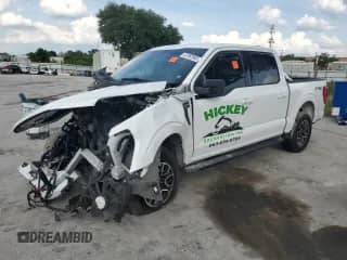 2023 Ford F-150 XL z VIN 1FTFW1E52PKG17644, wystawiony jako Copart lot #57552965 z przebiegiem Nie podano mil oraz Nie do naprawy • Non repairable. Historia ofert i sprzedaży dostępna na DreamBid. Obrazek 1.