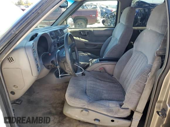 1998 Chevrolet Blazer LS z VIN 1GNDT13W6W2252953, wystawiony jako Copart lot #82567745 z przebiegiem Nie podano mil oraz Szkoda całkowita • Salvage title. Historia ofert i sprzedaży dostępna na DreamBid. Obrazek 7.