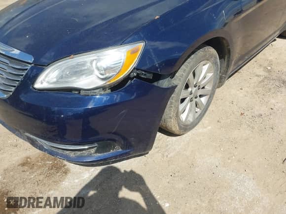 2014 Chrysler 200 Touring z VIN 1C3CCBBB6EN127610, wystawiony jako IAAI lot #43281672 z przebiegiem 102 043 mil mil oraz . Historia ofert i sprzedaży dostępna na DreamBid. Obrazek 6.