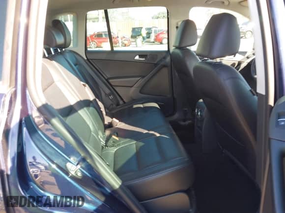 2016 Volkswagen Tiguan S z VIN WVGAV7AX7GW581901, wystawiony jako IAAI lot #43400045 z przebiegiem 62 119 mil mil oraz . Historia ofert i sprzedaży dostępna na DreamBid. Obrazek 8.