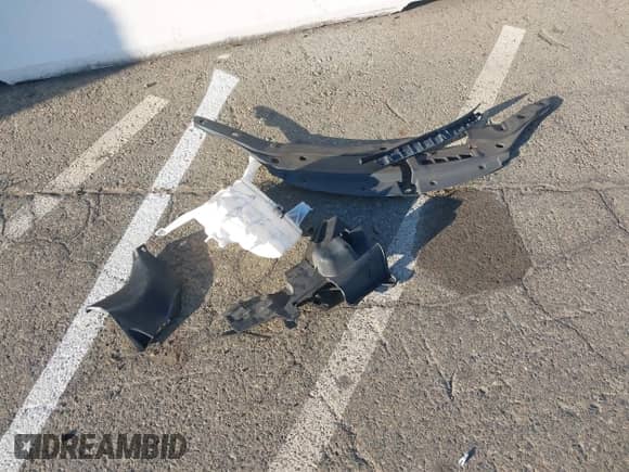 2015 Toyota Camry LE с VIN 4T1BD1FK2FU142956, выставлен на аукционе IAAI как лот 42533485 с пробегом 104 135 миль миль и . История ставок и продаж доступна на DreamBid. Изображение 12.