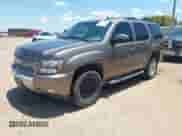 2013 Chevrolet Tahoe LT с VIN 1GNSKBE00DR332407, выставлен на аукционе IAAI как лот 42793892 с пробегом 197 363 миль миль и . История ставок и продаж доступна на DreamBid. Изображение 18.