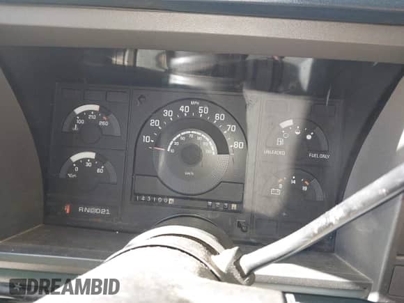 1991 Chevrolet Silverado 1500 z VIN 1GCDK14K3MZ161358, wystawiony jako IAAI lot #43497856 z przebiegiem 143 100 mil mil oraz . Historia ofert i sprzedaży dostępna na DreamBid. Obrazek 7.