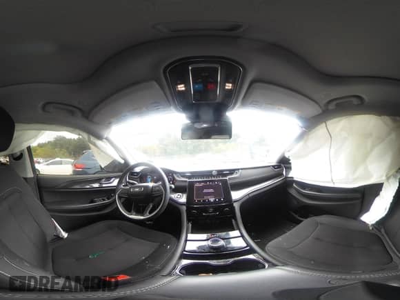 2023 Jeep Grand Cherokee Laredo z VIN 1C4RJJAG8P8714590, wystawiony jako IAAI lot #43094713 z przebiegiem 65 034 mil mil oraz . Historia ofert i sprzedaży dostępna na DreamBid. Obrazek 18.