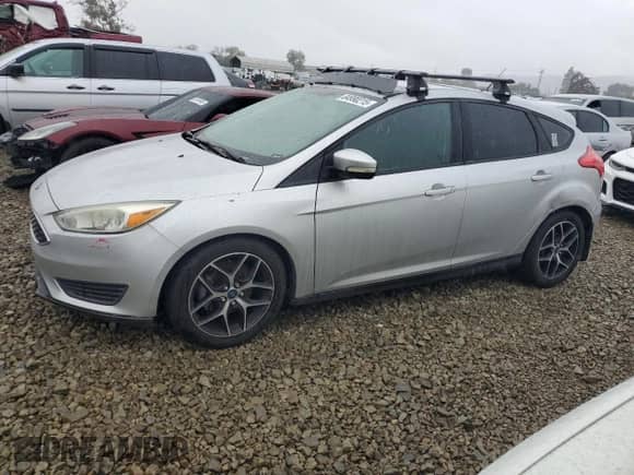2015 Ford Focus SE с VIN 1FADP3K2XFL289091, выставлен на аукционе Copart как лот 84990215 с пробегом 176 666 миль миль и Чистый • Clean title. История ставок и продаж доступна на DreamBid. Изображение 1.