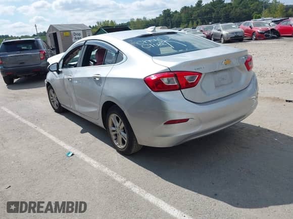 2017 Chevrolet Cruze LT z VIN 1G1BE5SM6H7269154, wystawiony jako IAAI lot #43217383 z przebiegiem 101 243 mil mil oraz . Historia ofert i sprzedaży dostępna na DreamBid. Obrazek 3.