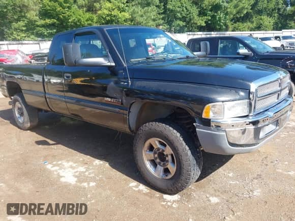 1998 Dodge 2500 z VIN 1B7KF236XWJ242400, wystawiony jako IAAI lot #42733917 z przebiegiem 289 749 mil mil oraz . Historia ofert i sprzedaży dostępna na DreamBid. Obrazek 1.