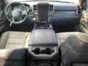 2021 Ram 1500 Limited z VIN 1C6SRFHM9MN806590, wystawiony jako Copart lot #85344005 z przebiegiem 64 549 mil mil oraz Szkoda całkowita • Salvage title. Historia ofert i sprzedaży dostępna na DreamBid. Obrazek 8.