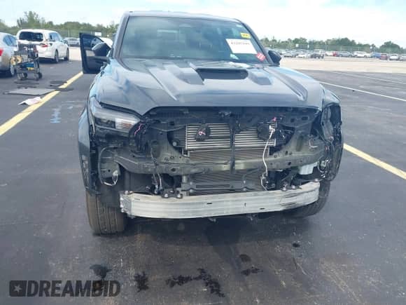 2024 Toyota Tacoma SR5 z VIN 3TYKB5FN6RT007410, wystawiony jako IAAI lot #43205199 z przebiegiem 26 768 mil mil oraz . Historia ofert i sprzedaży dostępna na DreamBid. Obrazek 6.