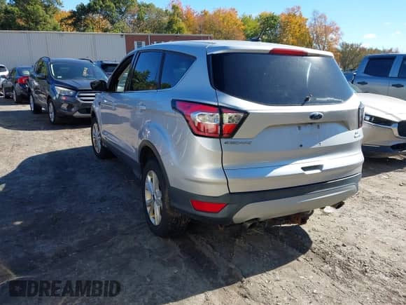 2017 Ford Escape SE z VIN 1FMCU9GD5HUF00198, wystawiony jako IAAI lot #43474181 z przebiegiem 112 212 mil mil oraz . Historia ofert i sprzedaży dostępna na DreamBid. Obrazek 3.