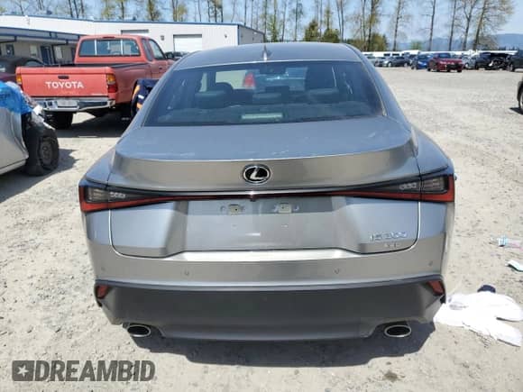 2022 Lexus IS 300 z VIN JTHD81F27N5048693, wystawiony jako Copart lot #49779663 z przebiegiem 2 569 mil mil oraz . Historia ofert i sprzedaży dostępna na DreamBid. Obrazek 6.