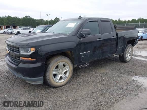 2018 Chevrolet Silverado 1500 Custom z VIN 1GCRCPEC0JZ356018, wystawiony jako IAAI lot #43425403 z przebiegiem 64 996 mil mil oraz . Historia ofert i sprzedaży dostępna na DreamBid. Obrazek 21.