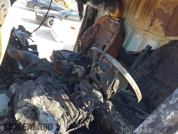 2015 Ram ProMaster z VIN 3C6TRVND8FE504363, wystawiony jako IAAI lot #42139840 z przebiegiem Nie podano mil oraz . Historia ofert i sprzedaży dostępna na DreamBid. Obrazek 13.