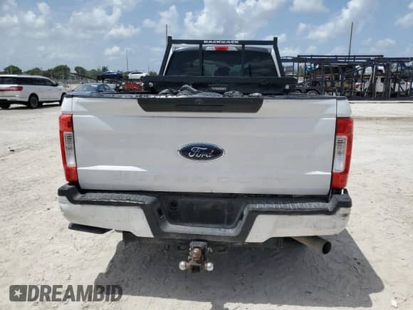 2019 Ford F-250 XL с VIN 1FT7W2A69KEF09831, выставлен на аукционе Copart как лот 62739975 с пробегом 134 406 миль миль и Списание • Salvage title. История ставок и продаж доступна на DreamBid. Изображение 6.