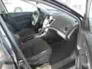 2014 Chevrolet Cruze 1LT z VIN 1G1PC5SB7E7473340, wystawiony jako IAAI lot #43386925 z przebiegiem 84 905 mil mil oraz . Historia ofert i sprzedaży dostępna na DreamBid. Obrazek 5.