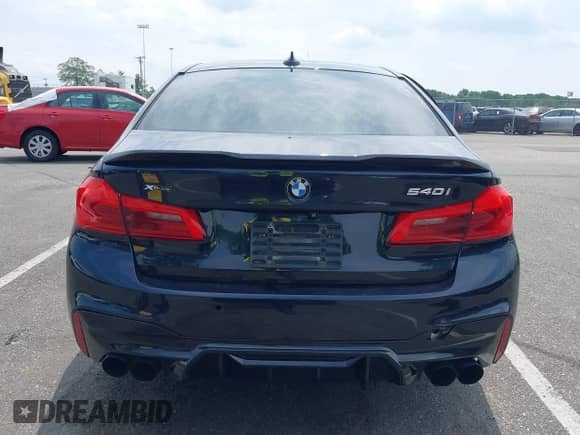 2018 BMW 5 Series 540i xDrive с VIN WBAJE7C57JG892159, выставлен на аукционе IAAI как лот 42611391 с пробегом 65 768 миль миль и . История ставок и продаж доступна на DreamBid. Изображение 16.