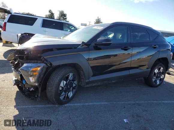 2024 Hyundai Kona SEL с VIN KM8HBCAB4RU120982, выставлен на аукционе Copart как лот 83154244 с пробегом 7 606 миль миль и Списание • Salvage title. История ставок и продаж доступна на DreamBid. Изображение 1.