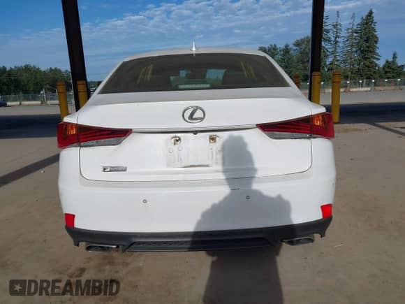 2018 Lexus IS 300 z VIN JTHC81D2XJ5030715, wystawiony jako IAAI lot #43028268 z przebiegiem 73 975 mil mil oraz . Historia ofert i sprzedaży dostępna na DreamBid. Obrazek 16.