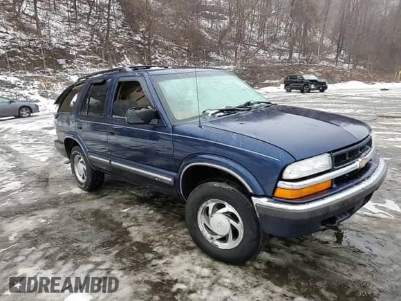 2001 Chevrolet Blazer LS с VIN 1GNDT13W812162843, выставлен на аукционе Copart как лот 43563975 с пробегом 139 454 миль миль и Списание • Salvage title. История ставок и продаж доступна на DreamBid. Изображение 12.