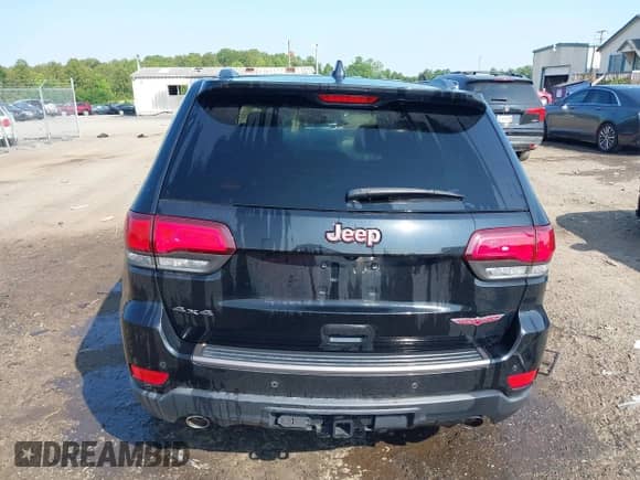 2018 Jeep Grand Cherokee Trailhawk z VIN 1C4RJFLG4JC241057, wystawiony jako IAAI lot #42416590 z przebiegiem 81 822 mil mil oraz . Historia ofert i sprzedaży dostępna na DreamBid. Obrazek 16.