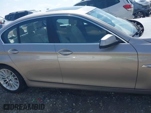 2013 BMW 5 Series 535i xDrive с VIN WBAFU7C51DDU74954, выставлен на аукционе IAAI как лот 42717248 с пробегом 172 827 миль миль и . История ставок и продаж доступна на DreamBid. Изображение 13.