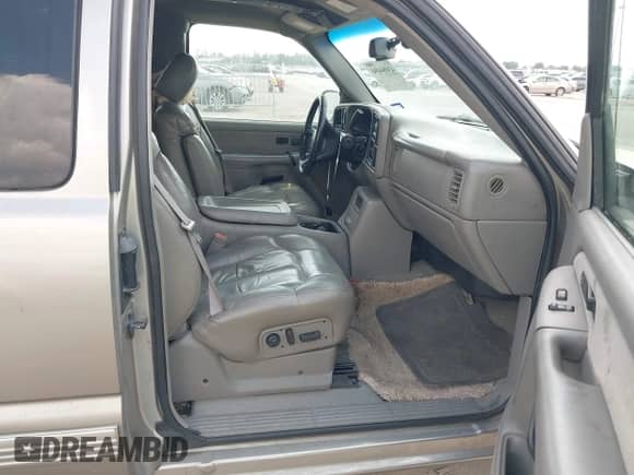 2002 Chevrolet Silverado 1500 LS with VIN 2GCEC19T221270290, listed as a IAAI auction lot 43084494 with 126,807 mi miles and . Bid and sale history available at DreamBid. Image 5.