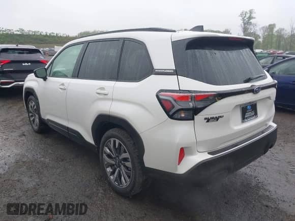 2025 Subaru Forester Touring z VIN JF2SLDTC6SH551097, wystawiony jako IAAI lot #42218231 z przebiegiem 567 mil mil oraz . Historia ofert i sprzedaży dostępna na DreamBid. Obrazek 3.