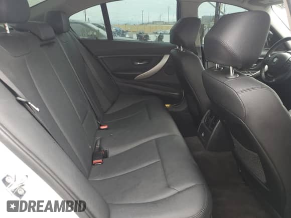 2012 BMW 3 Series 328i с VIN WBA3A5G55CNP18091, выставлен на аукционе Copart как лот 84557665 с пробегом 84 483 миль миль и Списание • Salvage title. История ставок и продаж доступна на DreamBid. Изображение 10.