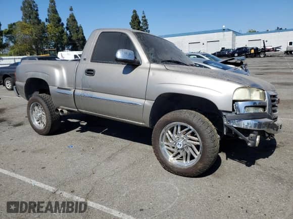2000 GMC Sierra 1500 SL with VIN 1GTEC14V4YZ181653, listed as a Copart auction lot 66524725 with 240,239 mi miles and Salvage title. Bid and sale history available at DreamBid. Image 4.