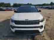 2022 Jeep Compass Altitude z VIN 3C4NJCBB9NT188076, wystawiony jako Copart lot #67362395 z przebiegiem 58 066 mil mil oraz Szkoda całkowita • Salvage title. Historia ofert i sprzedaży dostępna na DreamBid. Obrazek 5.