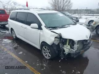 2015 Toyota Sienna SE with VIN 5TDXK3DC5FS583833, listed as a IAAI auction lot 41577726 with 143,965 mi miles and . Bid and sale history available at DreamBid. Image 1.